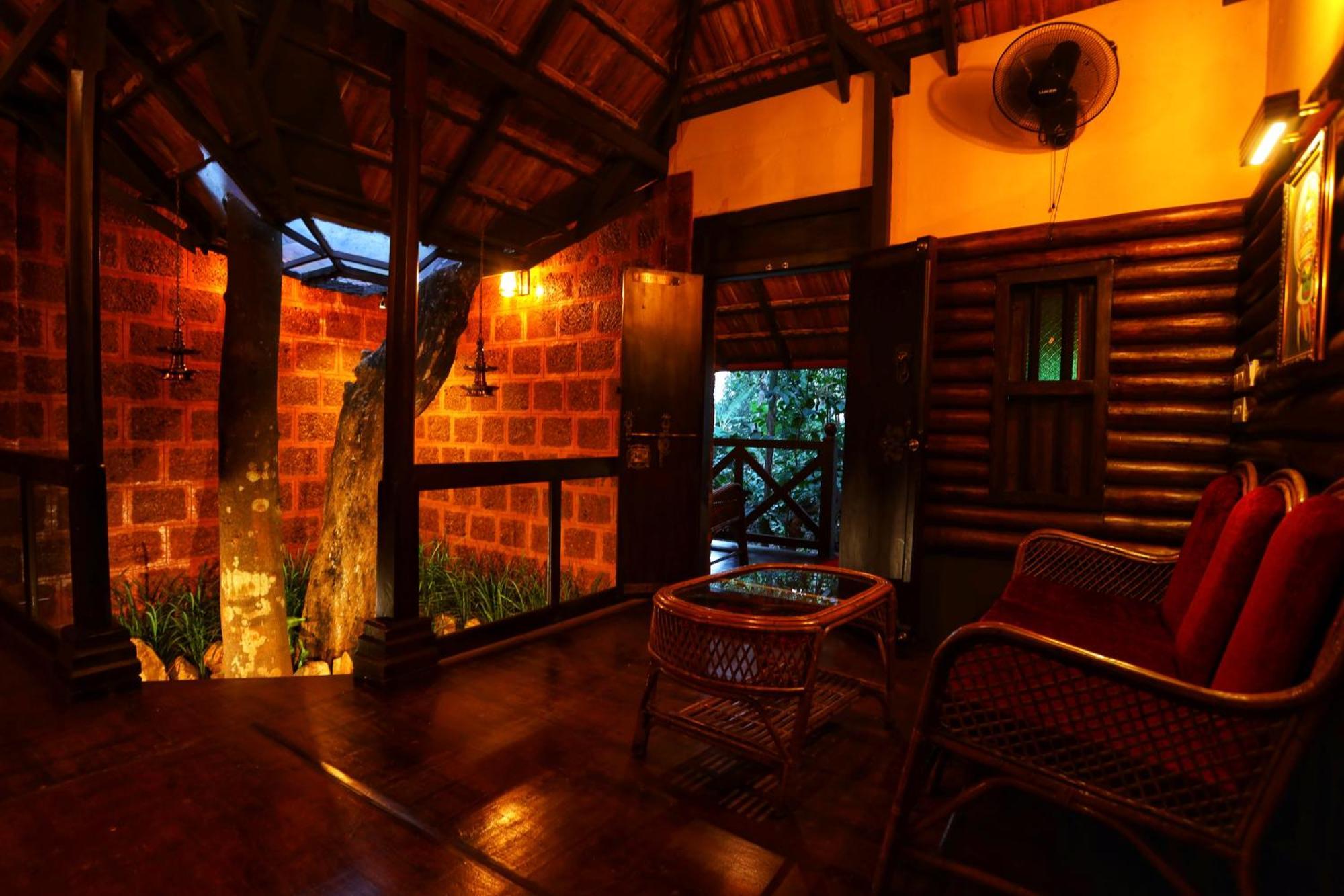Greens Tree House & Wood House Sultan Bathery Exterior photo